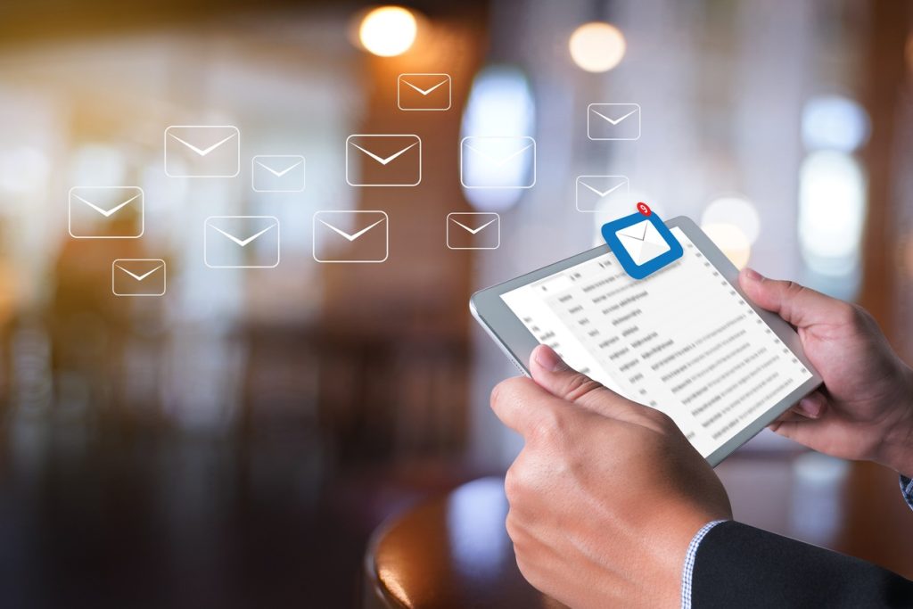 Free B2B contact databases: Pros and cons.